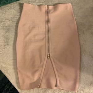 Mauve pencil skirt with front zipper detail